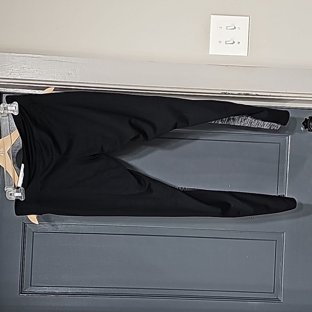 Champion Regular Length fitted black  and striped stretch leggings sz L